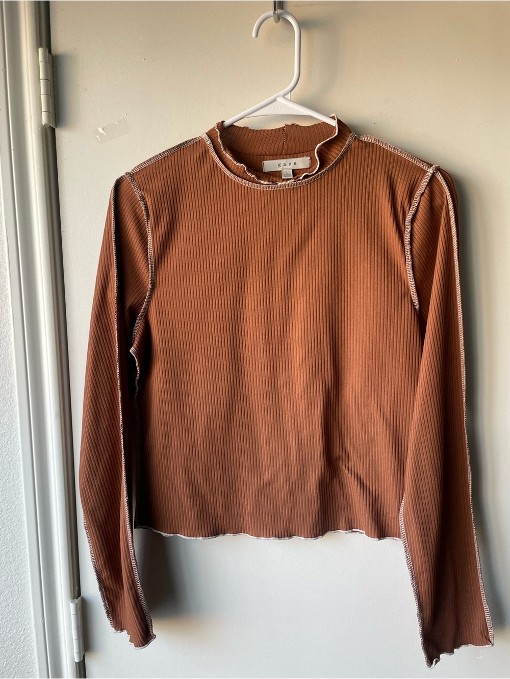 gaze Ribbed Long Sleeve Crop Top in Brown Like New